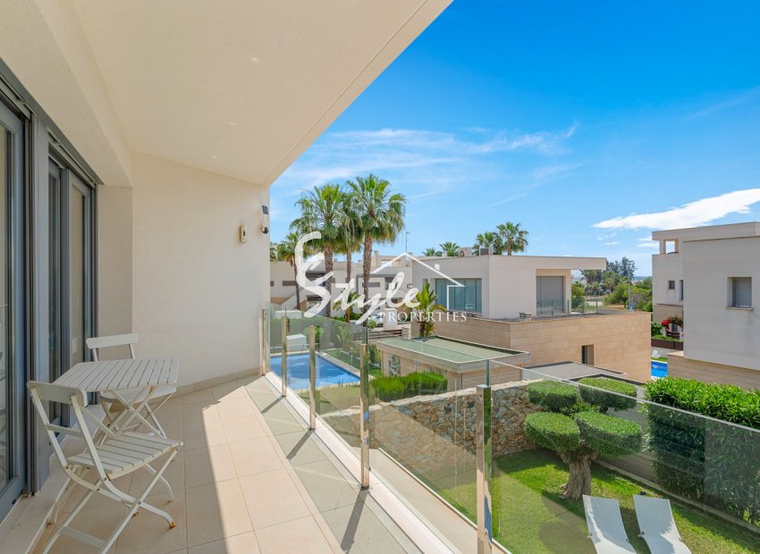 Resale - Villa - Villamartin, Orihuela Costa - Vistabella Golf