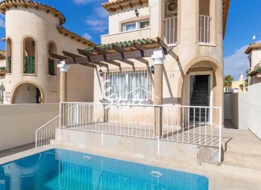 Resale - Villa - Villamartín - Villamartin