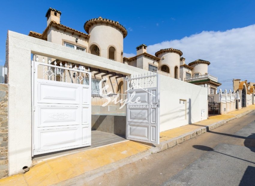Resale - Villa - Villamartín - Villamartin