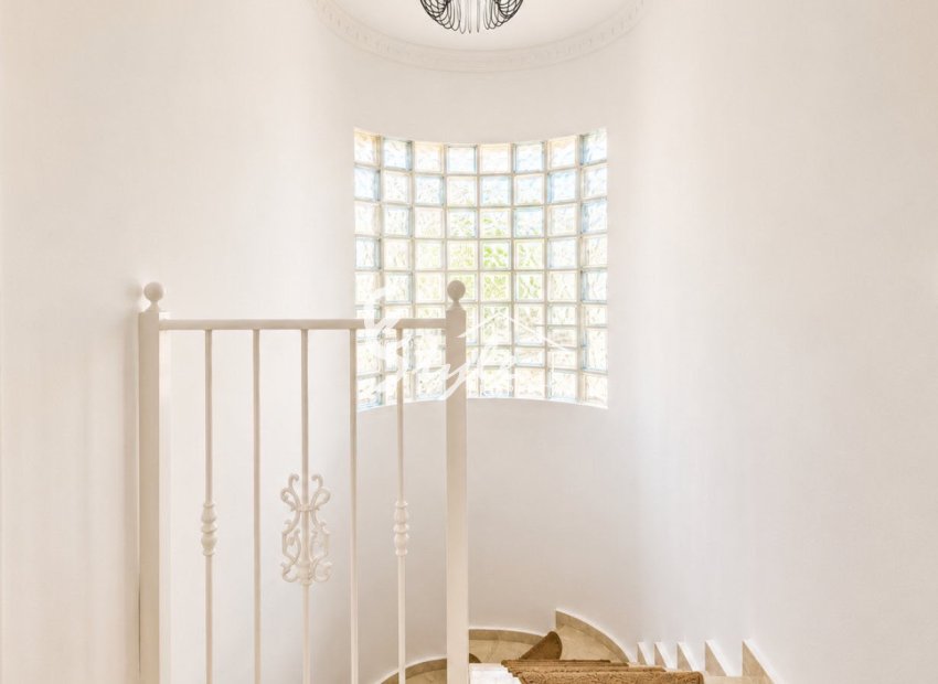 Resale - Villa - Villamartín - Villamartin