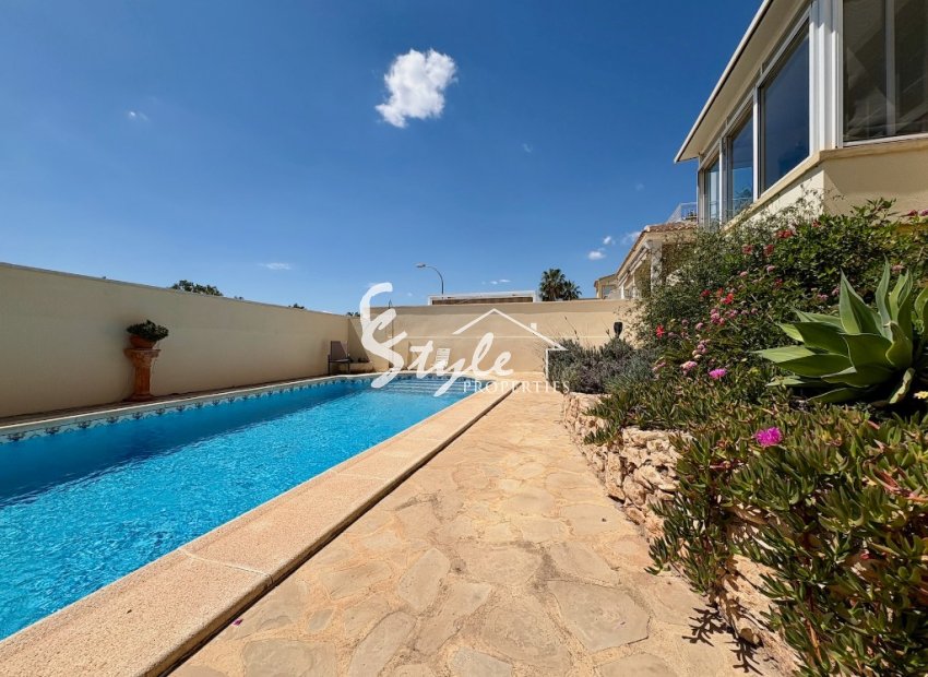 Resale - Villa - Villamartin