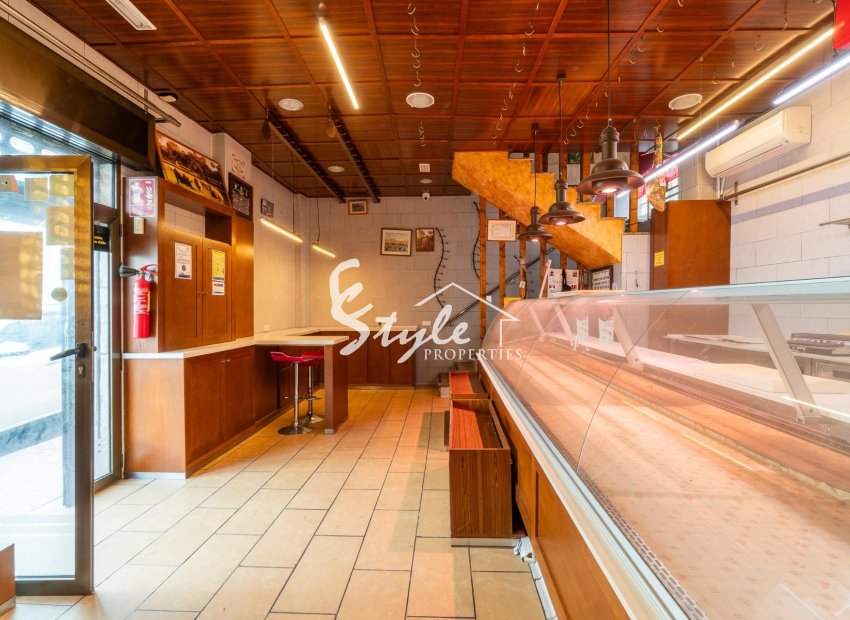 Reventa - Local comercial - Torrevieja - Paseo maritimo