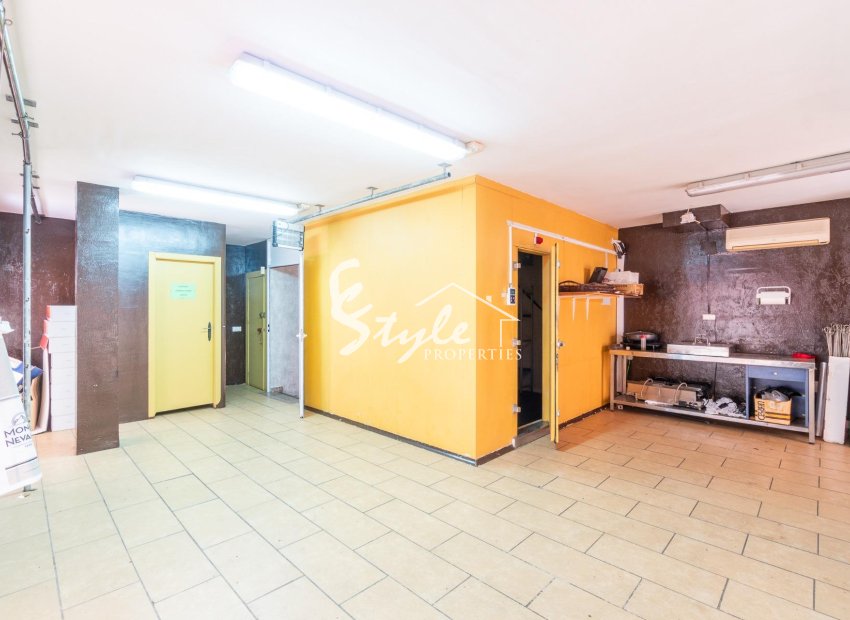 Reventa - Local comercial - Torrevieja - Paseo maritimo