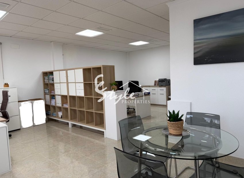 Reventa - Local comercial - Villamartín - La Zenia