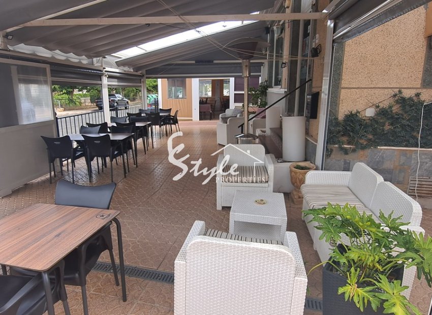 Reventa - Local comercial - Villamartín - Orihuela Costa
