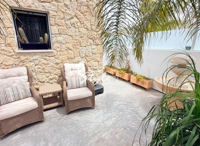 Reventa - Villa - Los Montesinos - La Herada