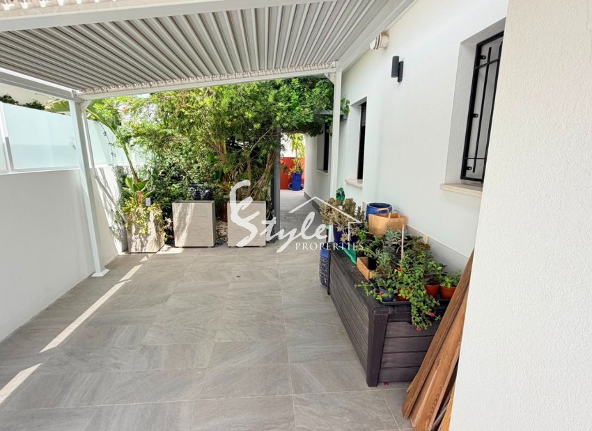 Reventa - Villa - Los Montesinos - La Herada