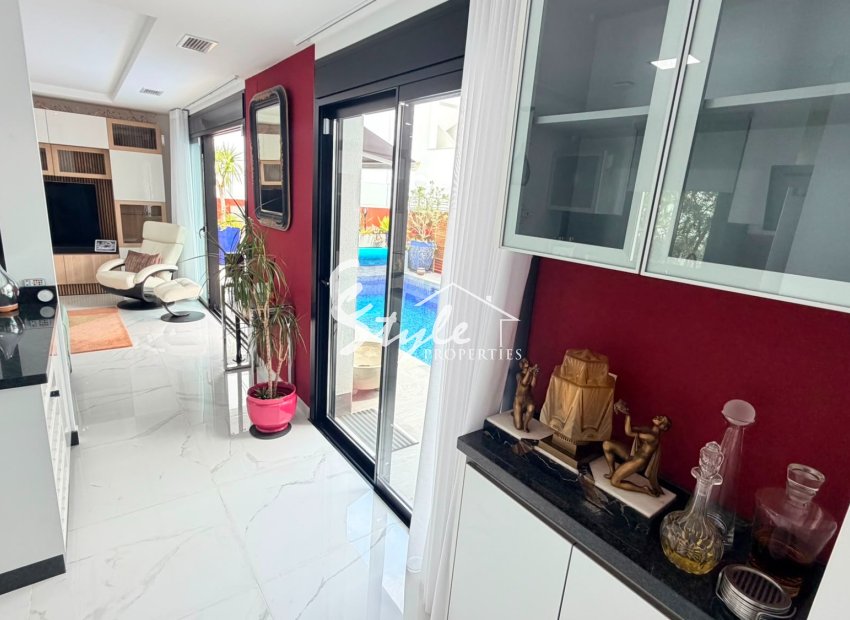 Reventa - Villa - Los Montesinos - La Herada