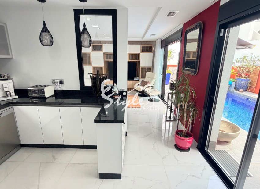 Reventa - Villa - Los Montesinos - La Herada