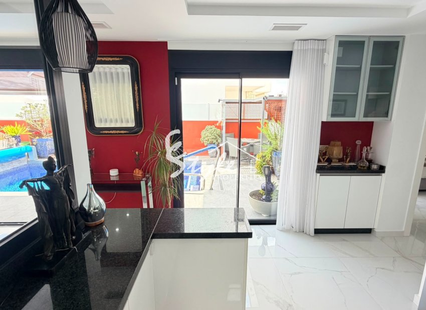 Reventa - Villa - Los Montesinos - La Herada