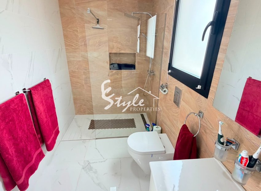 Reventa - Villa - Los Montesinos - La Herada