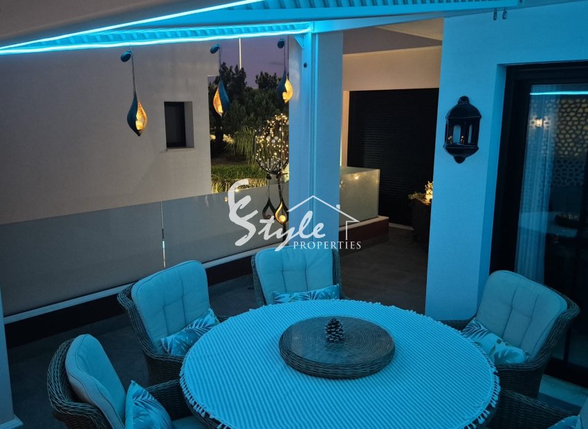 Reventa - Villa - Los Montesinos - La Herada