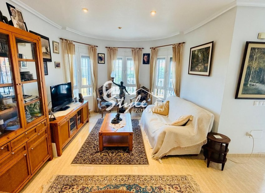 Reventa - Villa - Los Montesinos - La Herada