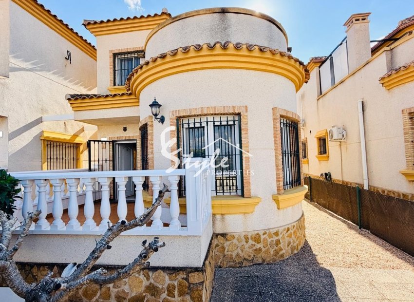 Reventa - Villa - Los Montesinos - La Herada