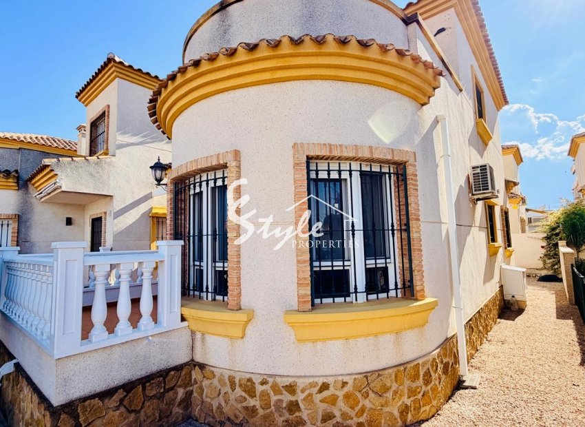 Reventa - Villa - Los Montesinos - La Herada