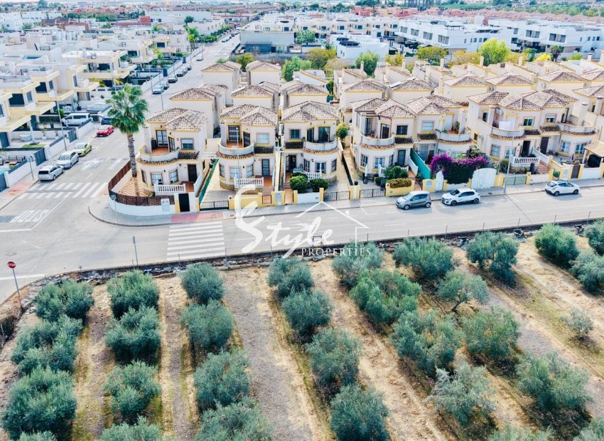Reventa - Villa - Los Montesinos - La Herada