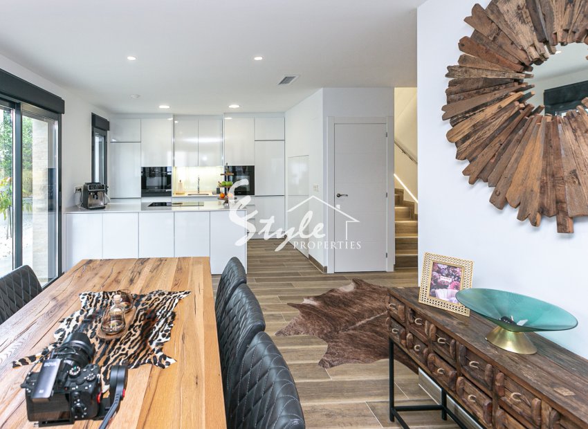 Reventa - Villa - Los Montesinos
