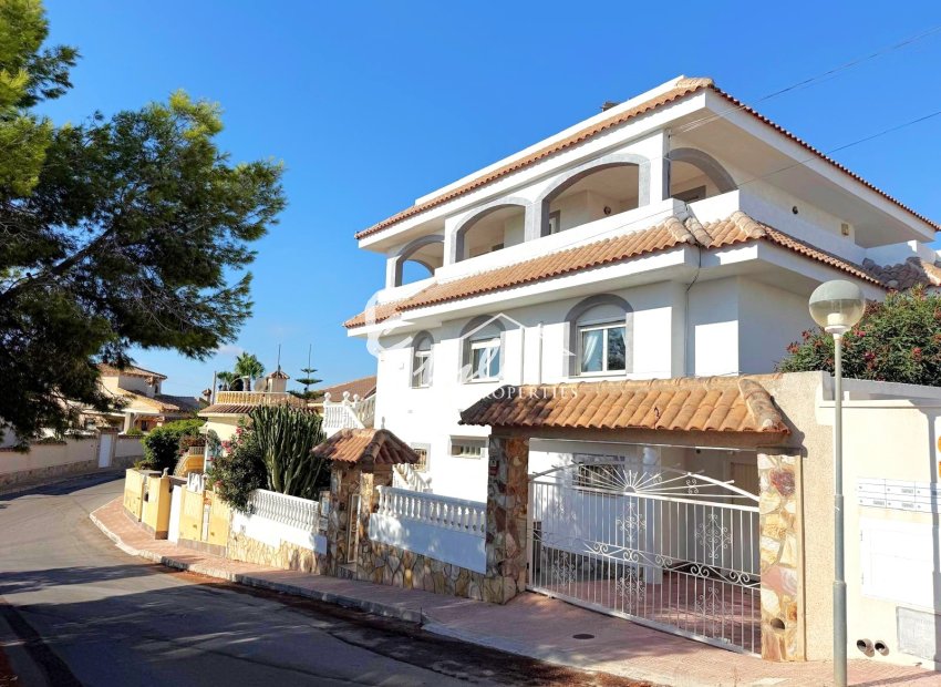 Reventa - Villa - San Miguel De Salinas - BLUE LAGOON