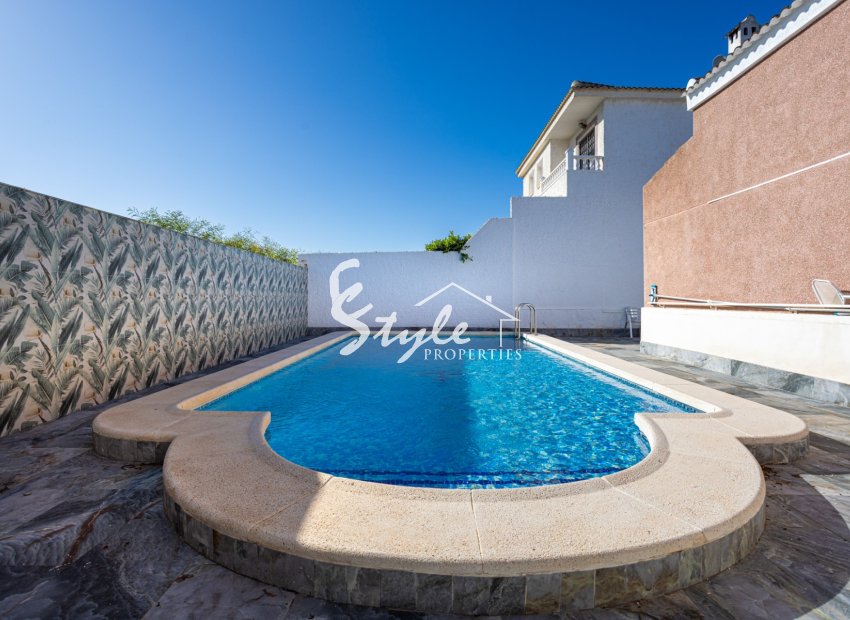 Reventa - Villa - Torrevieja  - Urbanización San Luis