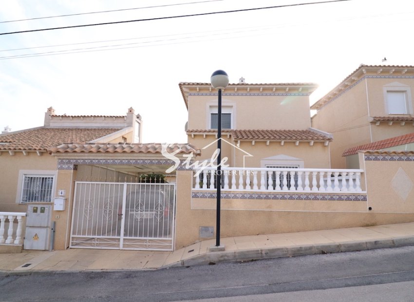 Reventa - Villa - Villamartín - Villamartin