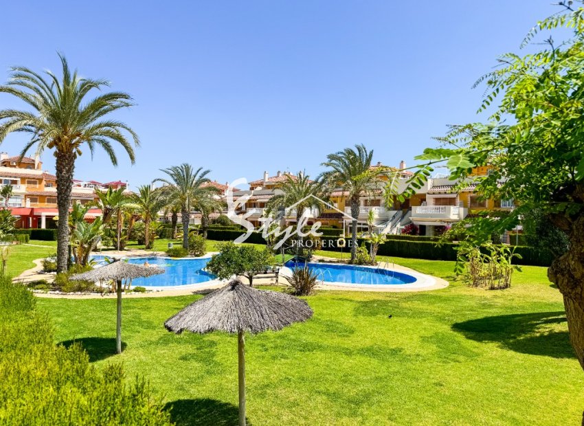 Se alquila a corto plazo apartamento de 3 dormitorios en Zeniamar IX, Playa Flamenca, España. ID080