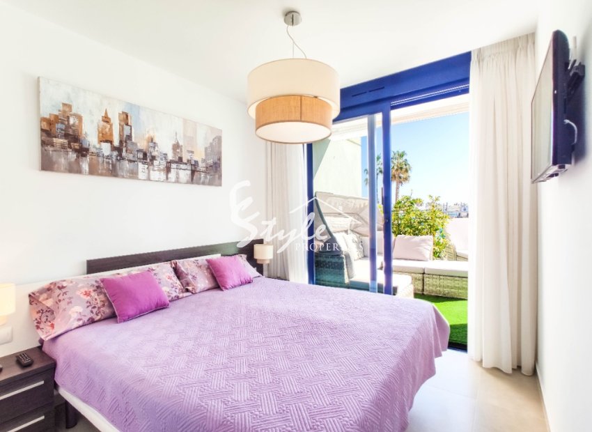 Se alquila apartamento en primera línea en Sea Senses, Punta Prima, Costa Blanca. ID105