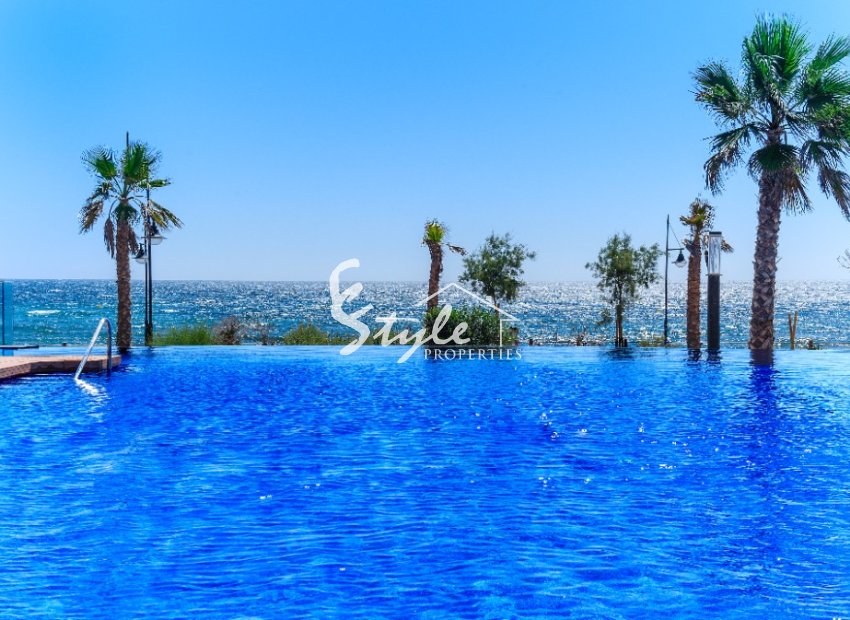 Se alquila apartamento en primera línea en Sea Senses, Punta Prima, Costa Blanca. ID105