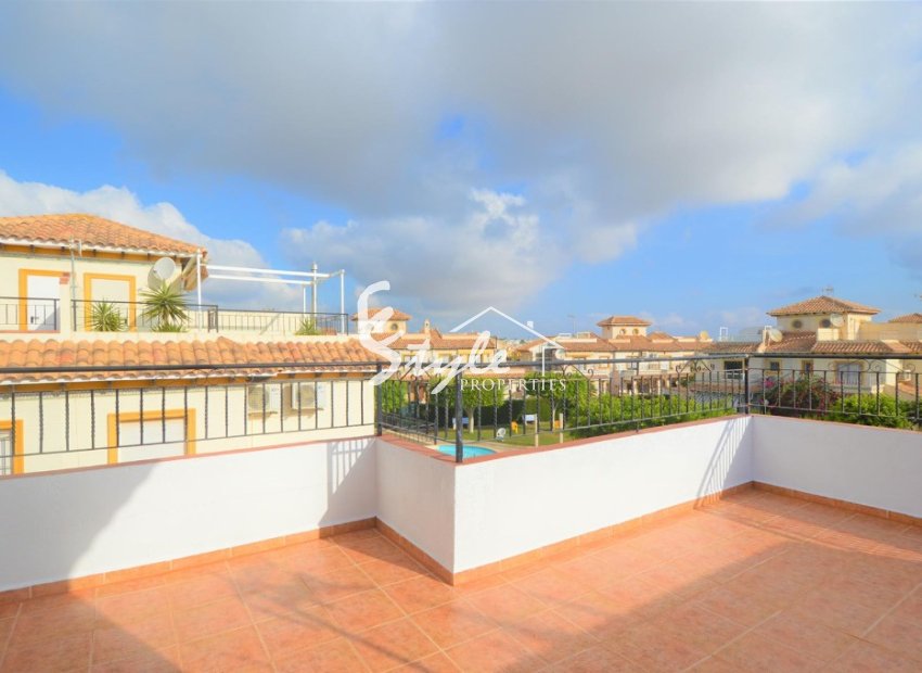 Se alquila casa adosada de 3 dormitorios en Punta Prima, Costa Blanca, España. ID108