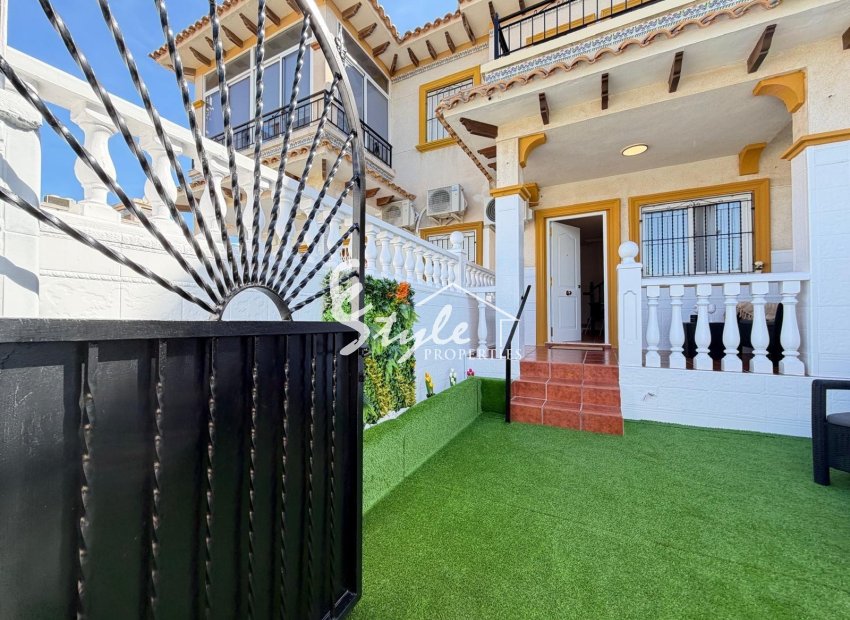 Se vende adosado cerca de la playa de Punta Prima, Orihuela Costa. ID 2647