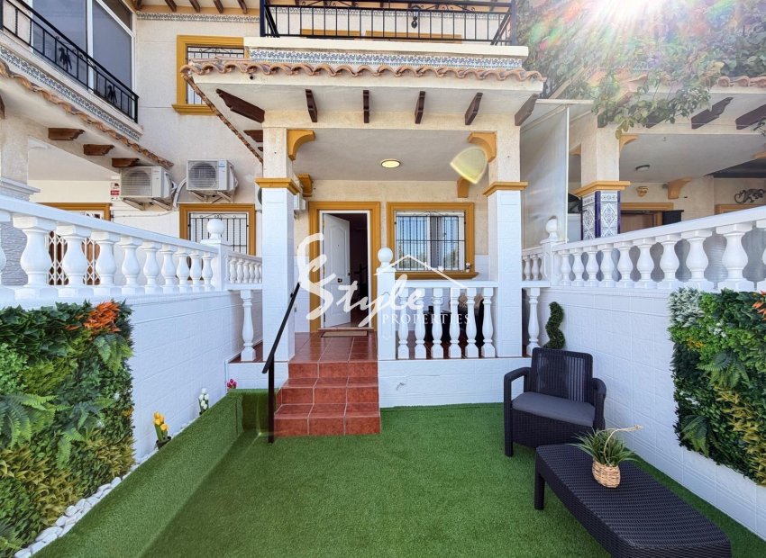 Se vende adosado cerca de la playa de Punta Prima, Orihuela Costa. ID 2647