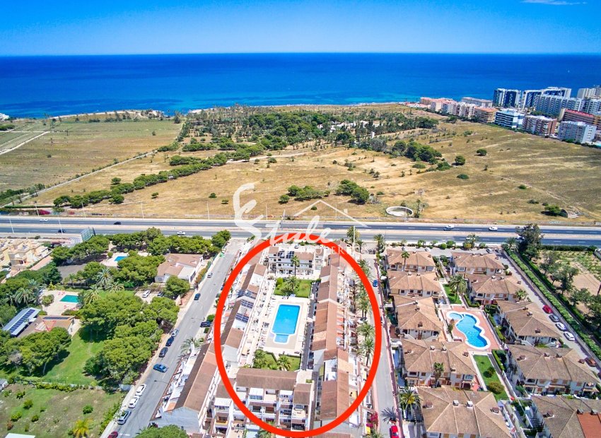 Se vende adosado de 2 habitaciones en Rocajuna, Punta Prima, Los Altos. Torrevieja. ID 2399