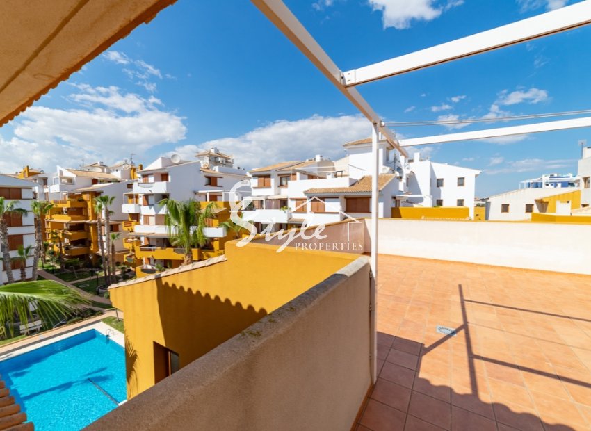 Se vende apartamento atico en La Recoleta, Punta Prima. ID3713