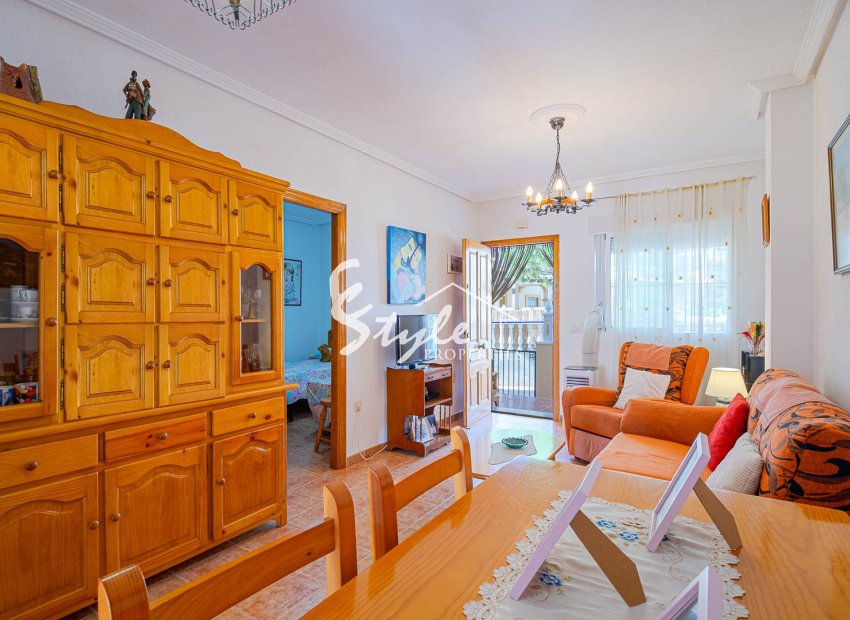 Se vende apartamento con 2 terrazas en Punta Prima, Costa Blanca, España. ID3973