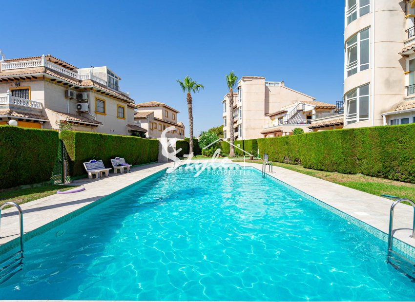 Se vende apartamento con 2 terrazas en Punta Prima, Costa Blanca, España. ID3973