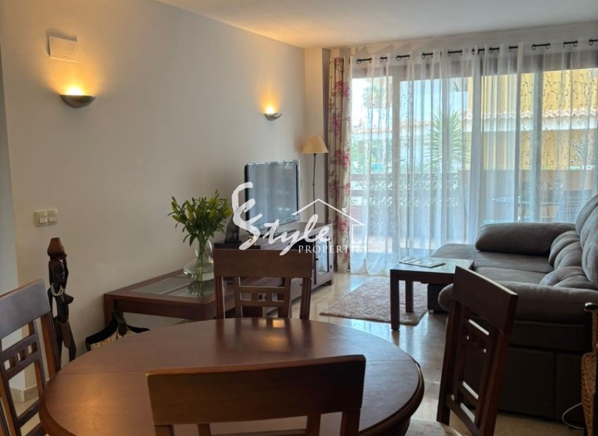 Se vende apartamento con terraza grande en La Entrada, Punta Prima, Costa Blanca. ID2873