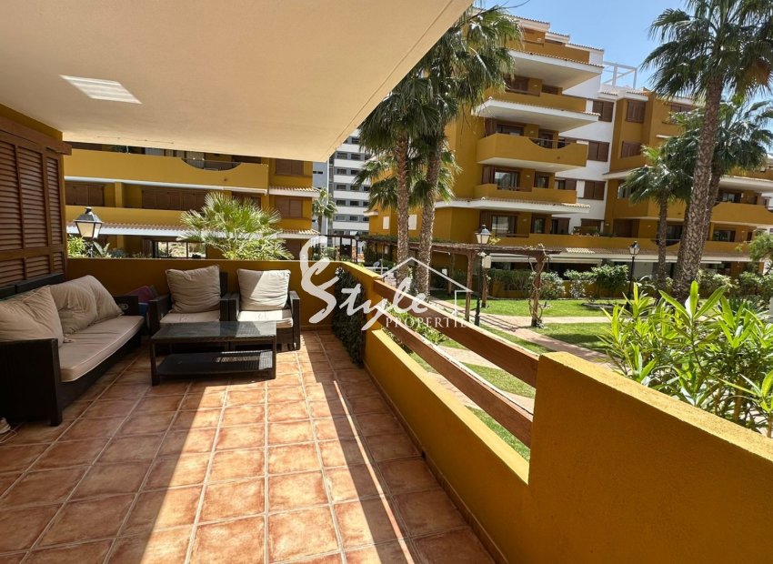 Se vende apartamento con terraza grande en La Entrada, Punta Prima, Costa Blanca. ID2873