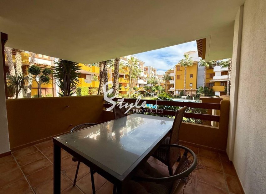 Se vende apartamento con vistas a la zona comunitaria en La Recoleta, Punta Prima. ID2698
