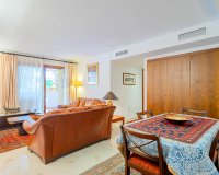 Se vende apartamento de 2 dormitorios 2 baños con vistas a la piscina en La Recoleta, Punta Prima, Costa Blanca. ID3673