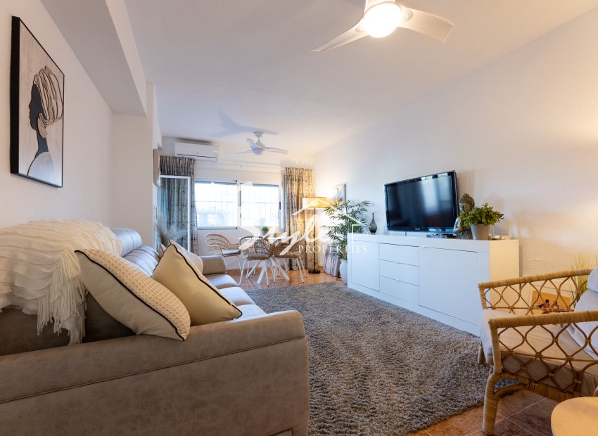 Se vende apartamento de 2 dormitorios a 300 m del mar en Punta Prima, Costa Blanca, España. ID1800