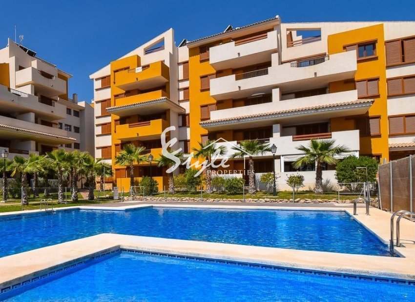 Se vende apartamento de 2 dormitorios con vistas a la piscina en La Recoleta, Punta Prima, Costa Blanca. ID2223