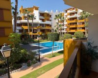 Se vende apartamento de 2 dormitorios con vistas a la piscina en La Recoleta, Punta Prima, Costa Blanca. ID2223