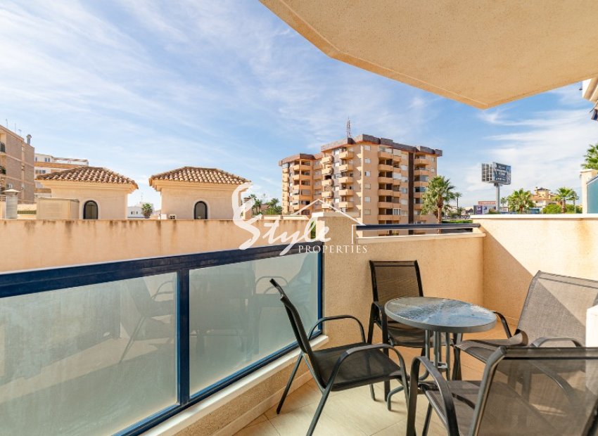 Se vende apartamento de 2 dormitorios con vistas al mar en La Zenia, Costa Blanca, España. ID2373