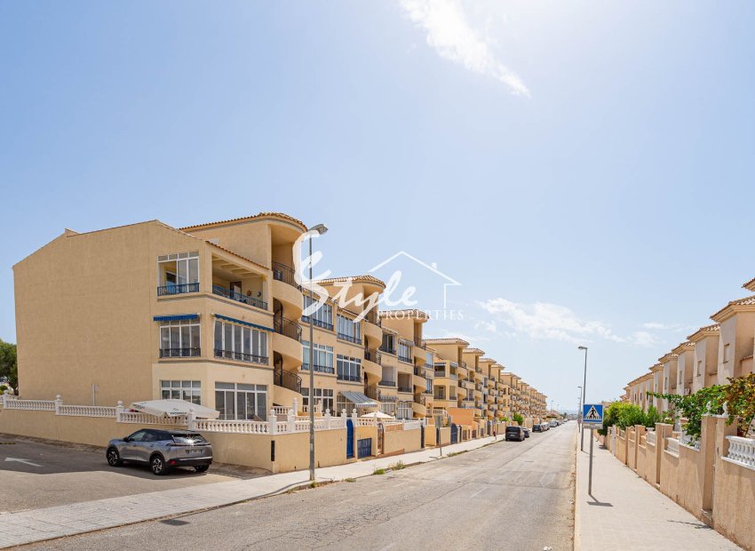 Se vende apartamento de 2 dormitorios sue en La Ciñuelica, Punta Prima, Orihuela Costa. ID3669