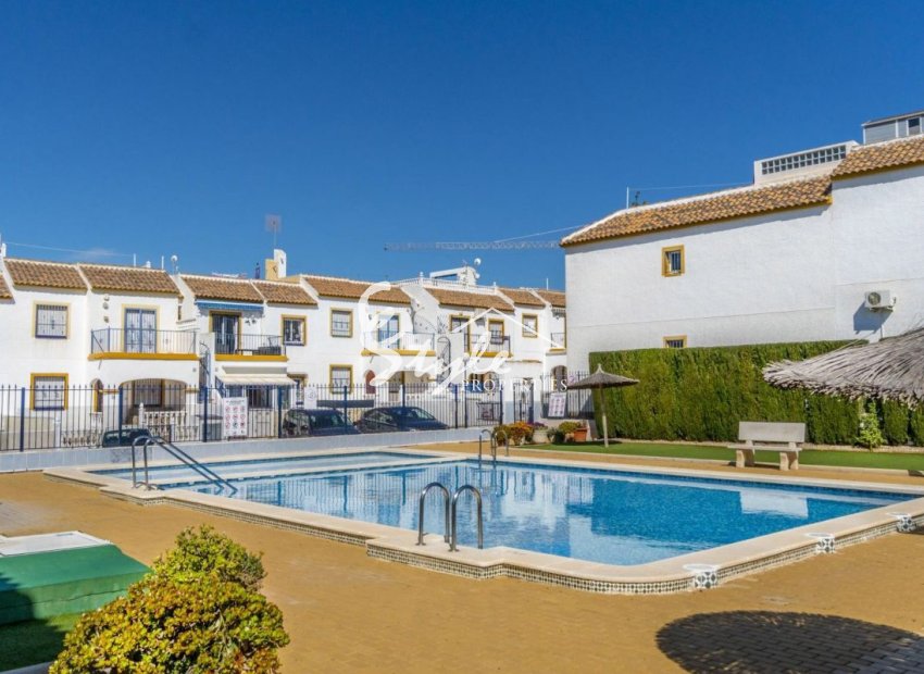 Se vende apartamento de 3 dormitorios con solárium privado en El Andaluz, Orihuela Costa, Costa Blanca. ID2294
