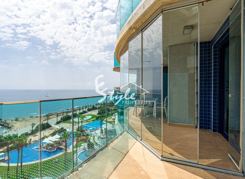 Se vende apartamento en primera linea del mar con vistas panorámicas en Sea Senses, Punta Prima, Costa Blanca. ID2313