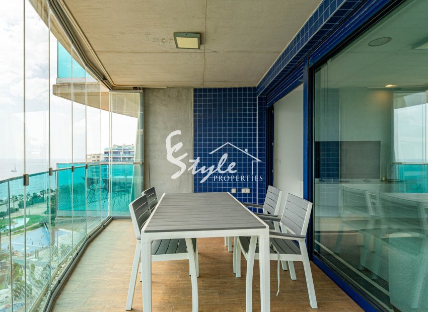 Se vende apartamento en primera linea del mar con vistas panorámicas en Sea Senses, Punta Prima, Costa Blanca. ID2313