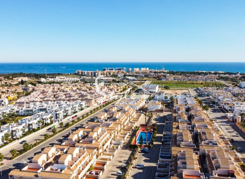Se vende apartamento en última planta en Ciñuelica, Punta Prima, Orihuela Costa. ID1841