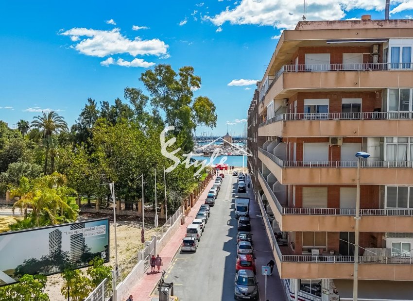 Se vende apartamento espacioso a 50 m de la playa en Torrevieja, Costa Blanca, España. ID2351