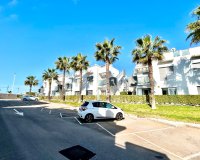 Se vende apartamento moderno de 2 dormitorios en comunidad cerrada Punta Prima, Costa Blanca, España. ID2220