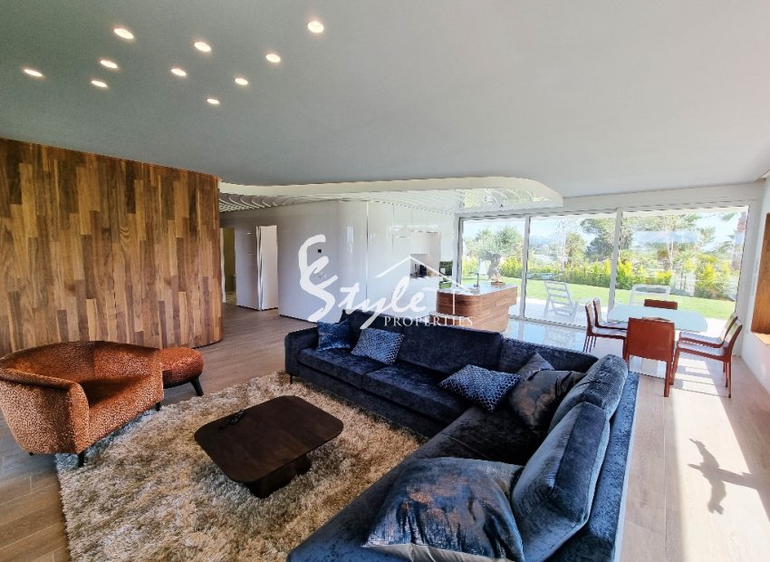 Se vende apartamento moderno en Las Colinas Golf, Orihuela Costa, Costa Blanca, Spain.ID1804